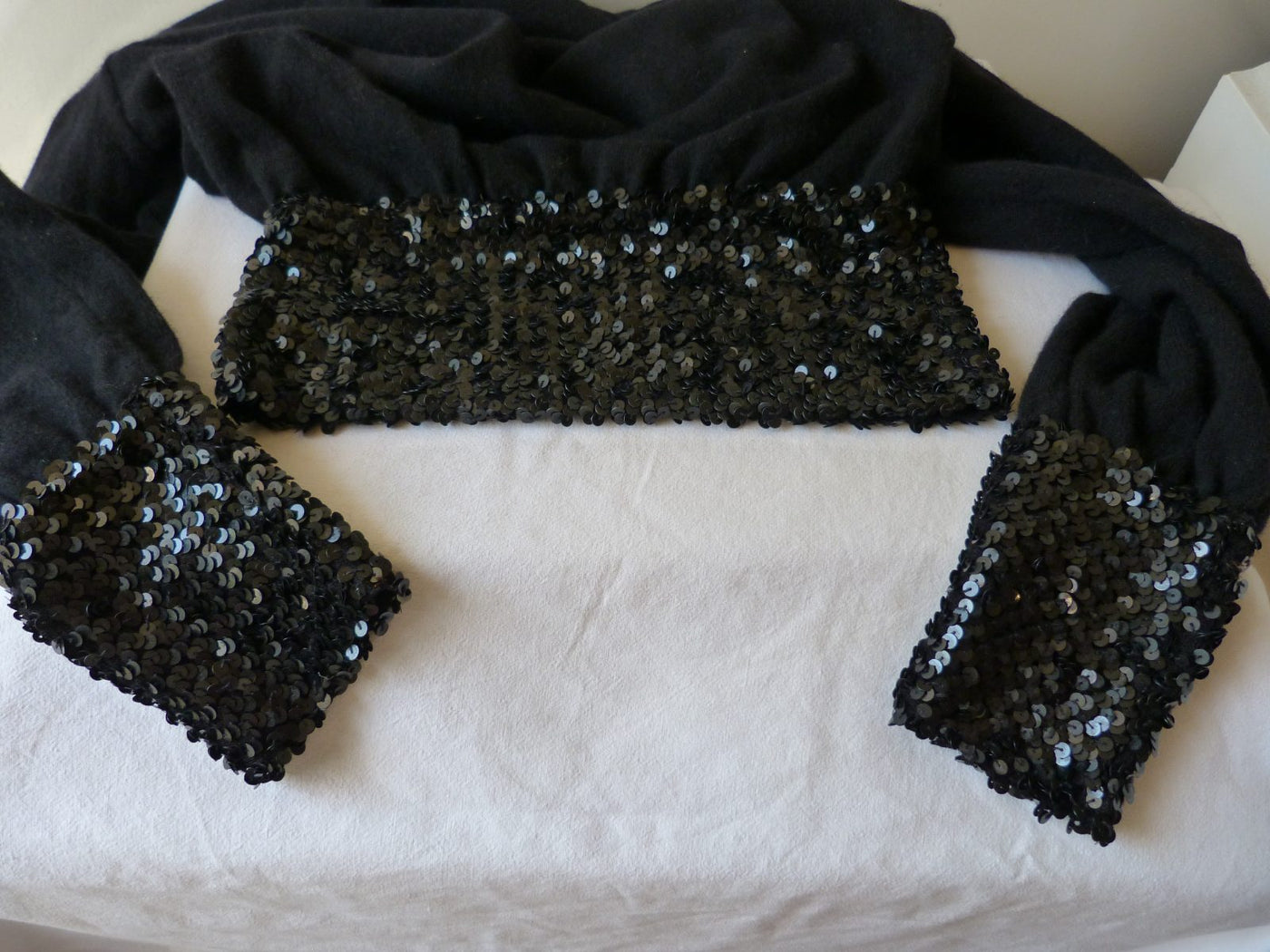 Pull Archive Yves Saint Laurent Tricot vintage 80s laine angora à sequins 38/m