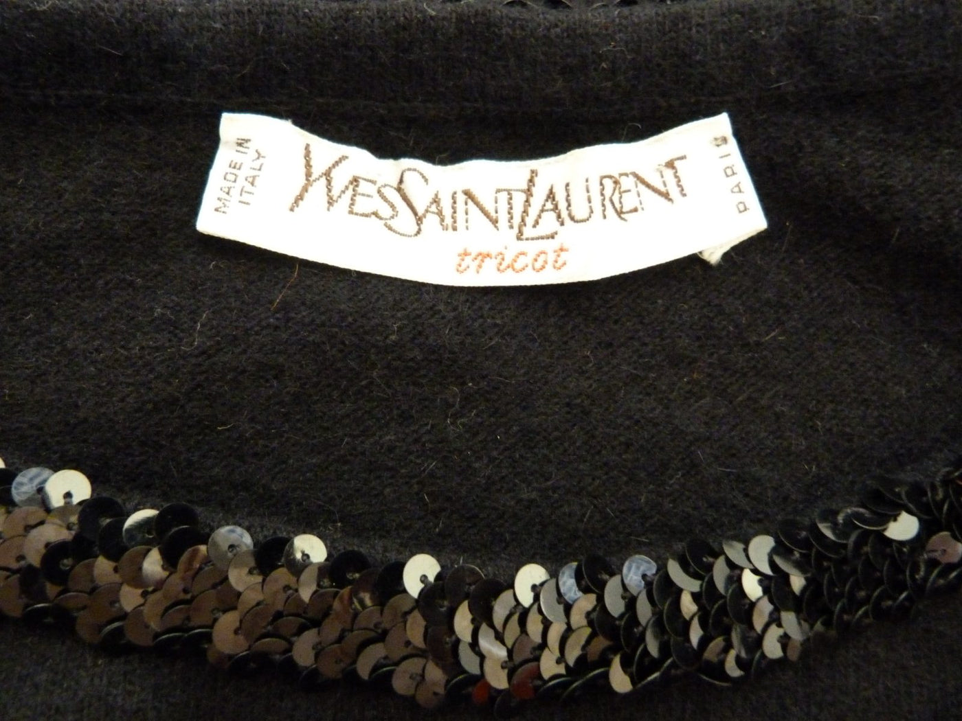 Pull Archive Yves Saint Laurent Tricot vintage 80s laine angora à sequins 38/m