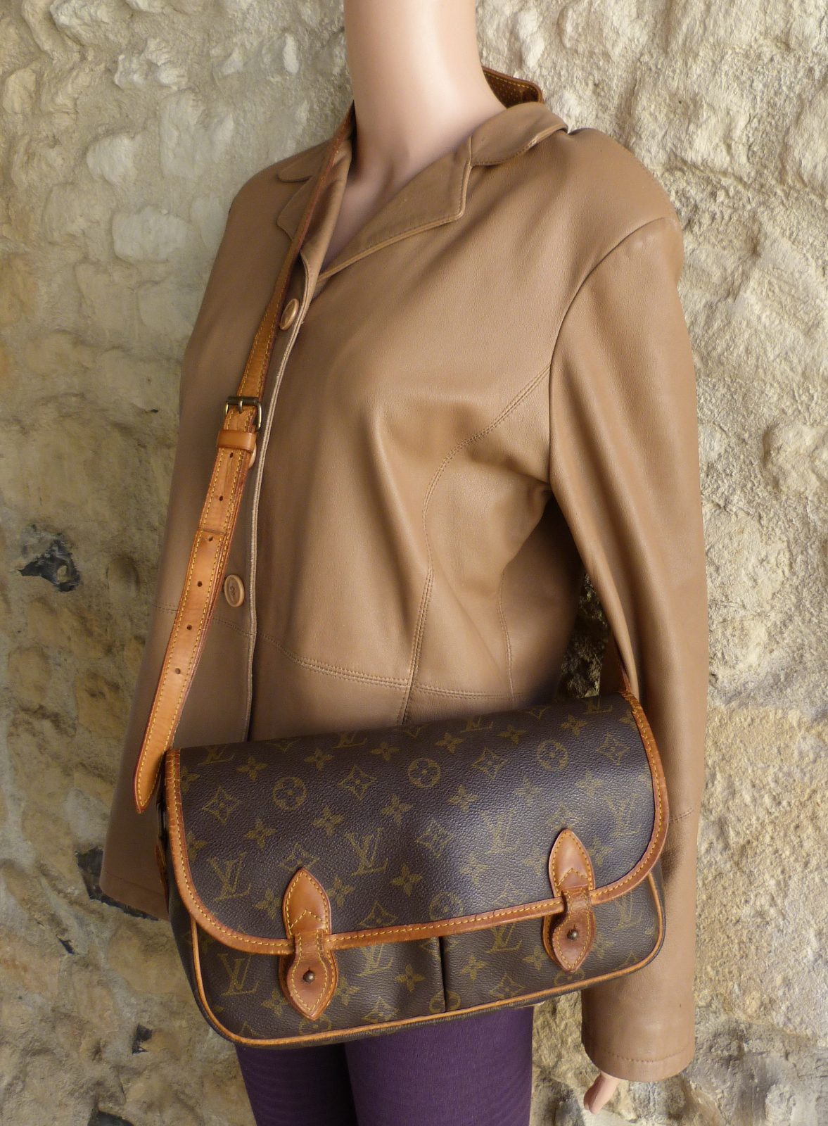 Sac bandoulière Louis Vuitton gibecière pm monogram vintage (1992)