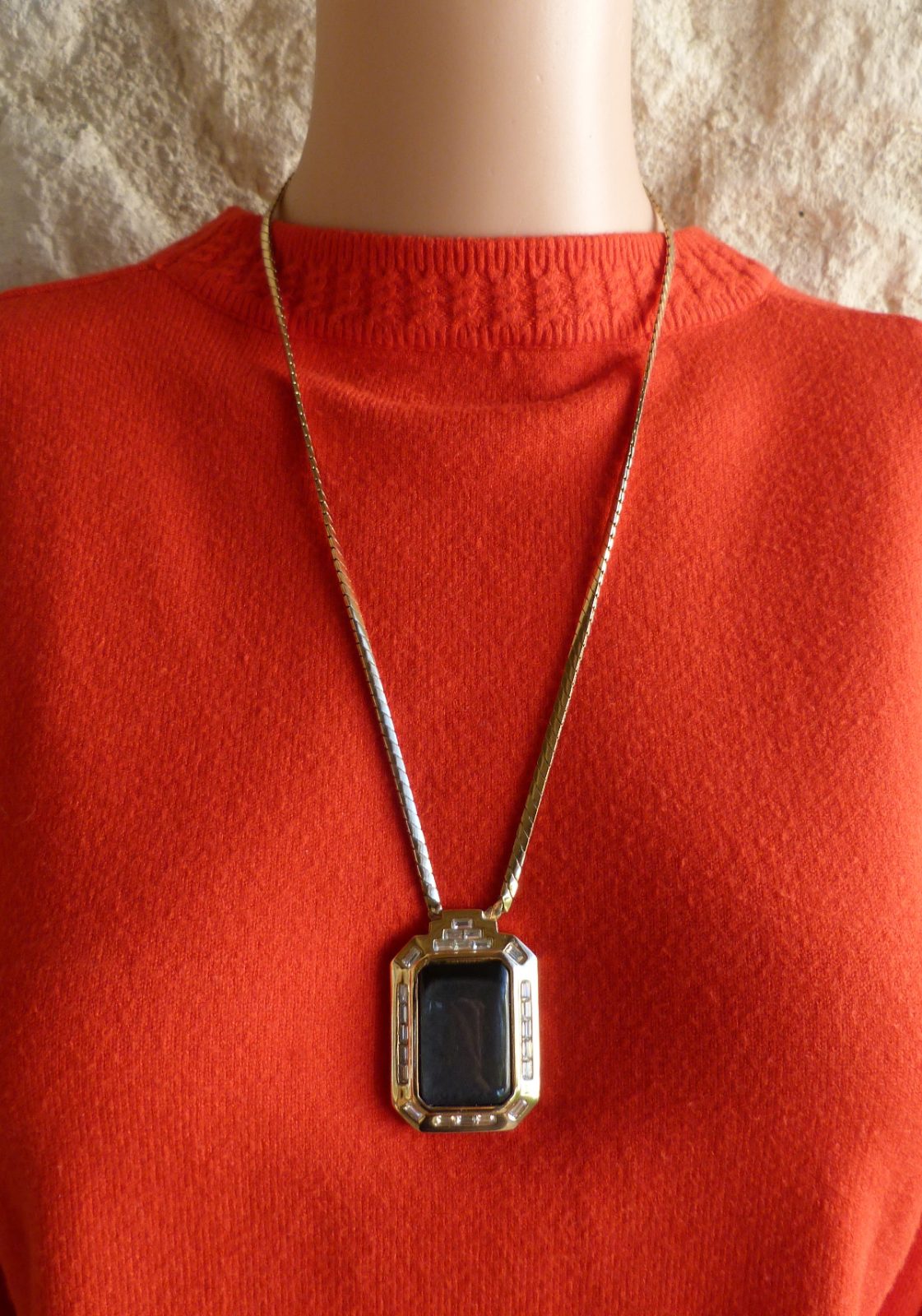 collier avec grand pendentif Christian Dior Vintage (période années 1970 / 1980)