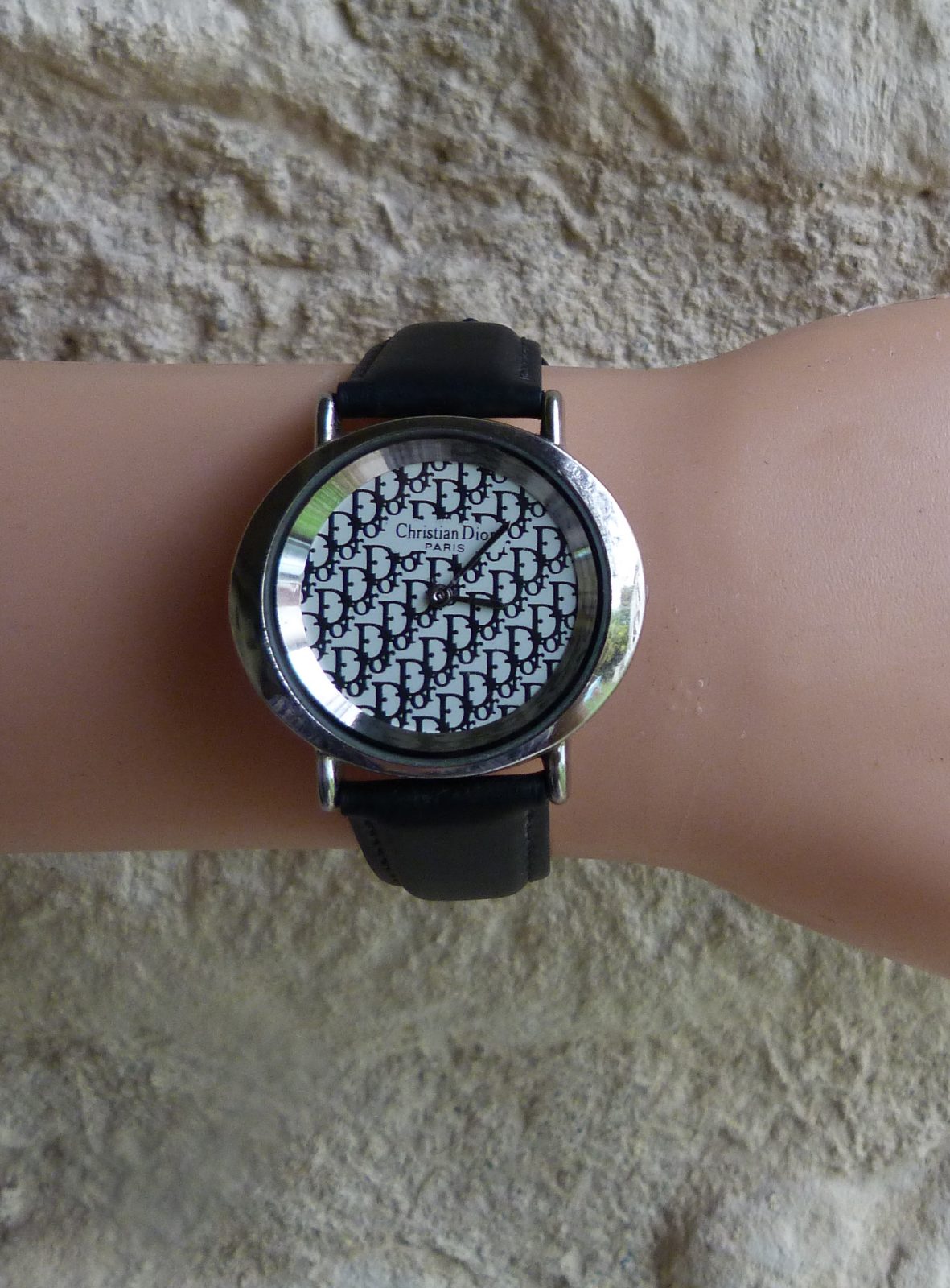 montre femme vintage 90/00s christian Dior 4715032 boîtier ovale cadran monogram