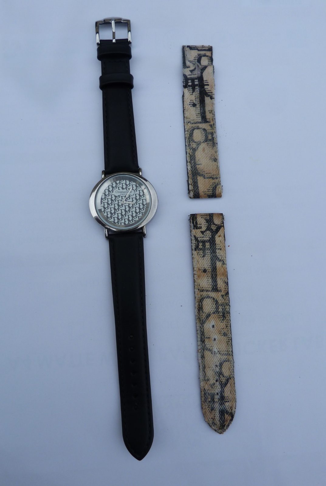 montre femme vintage 90/00s christian Dior 4715032 boîtier ovale cadran monogram