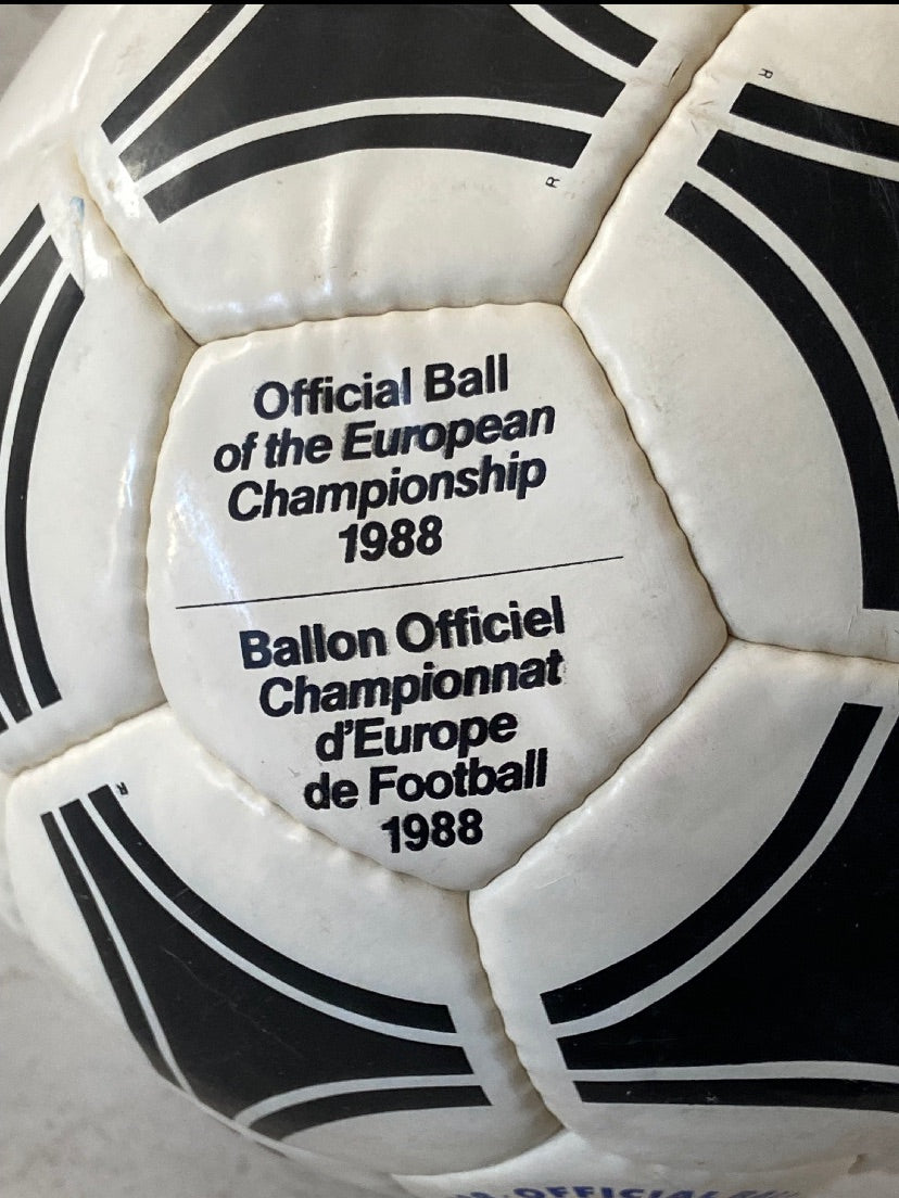 Ballon de foot ADIDAS TANGO EUROPA 1988 officiel d’époque COLLECTOR