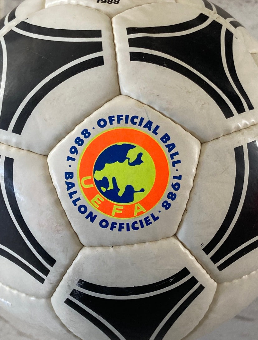 Ballon de foot ADIDAS TANGO EUROPA 1988 officiel d’époque COLLECTOR