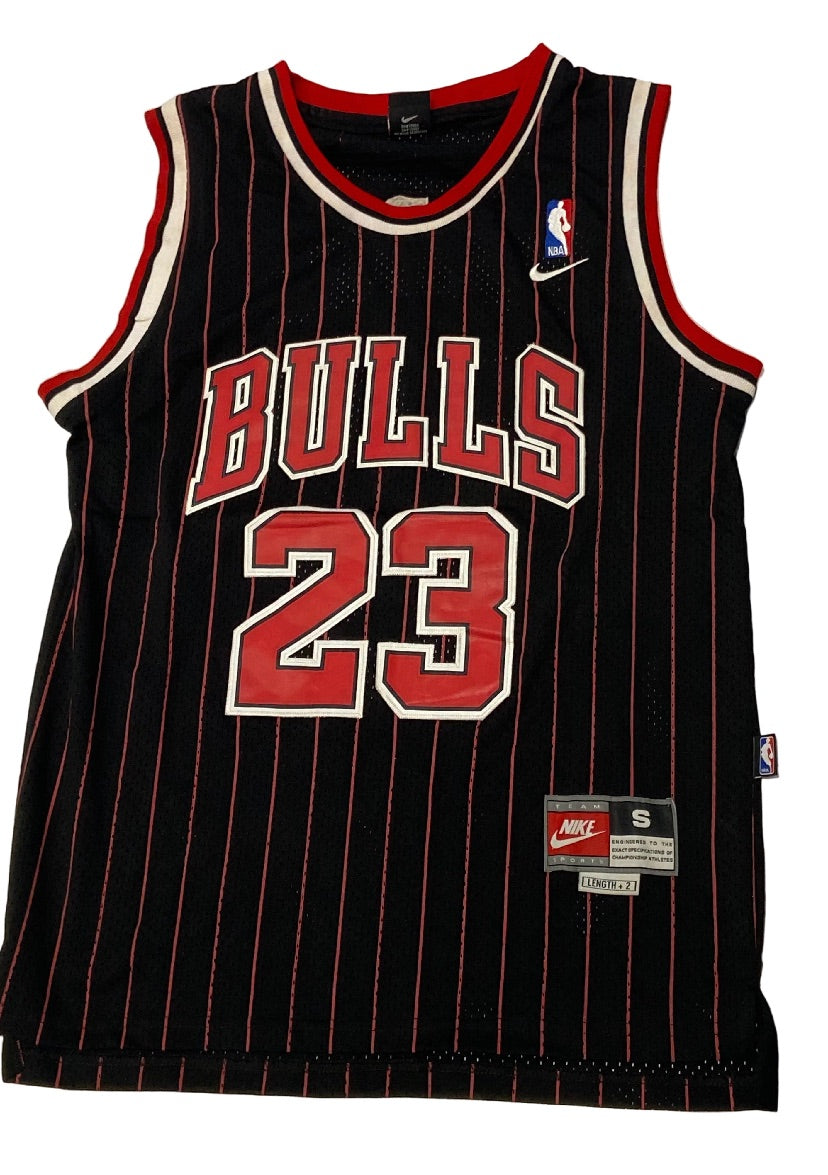 Maillot NIKE de BASKET-BALL de L’équipe des CHICAGO BULLS (N.23 JORDAN) 1996-97