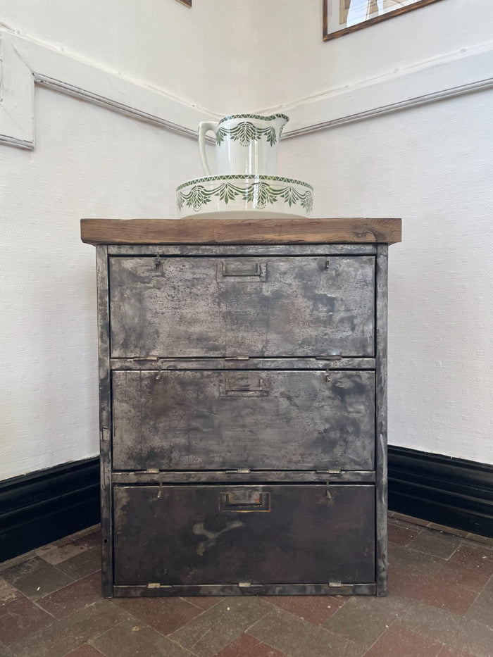 Meuble 3 clapets militaire