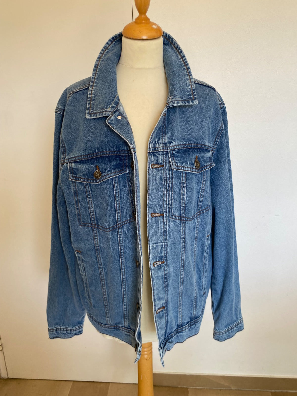 Blouson en jean customisé