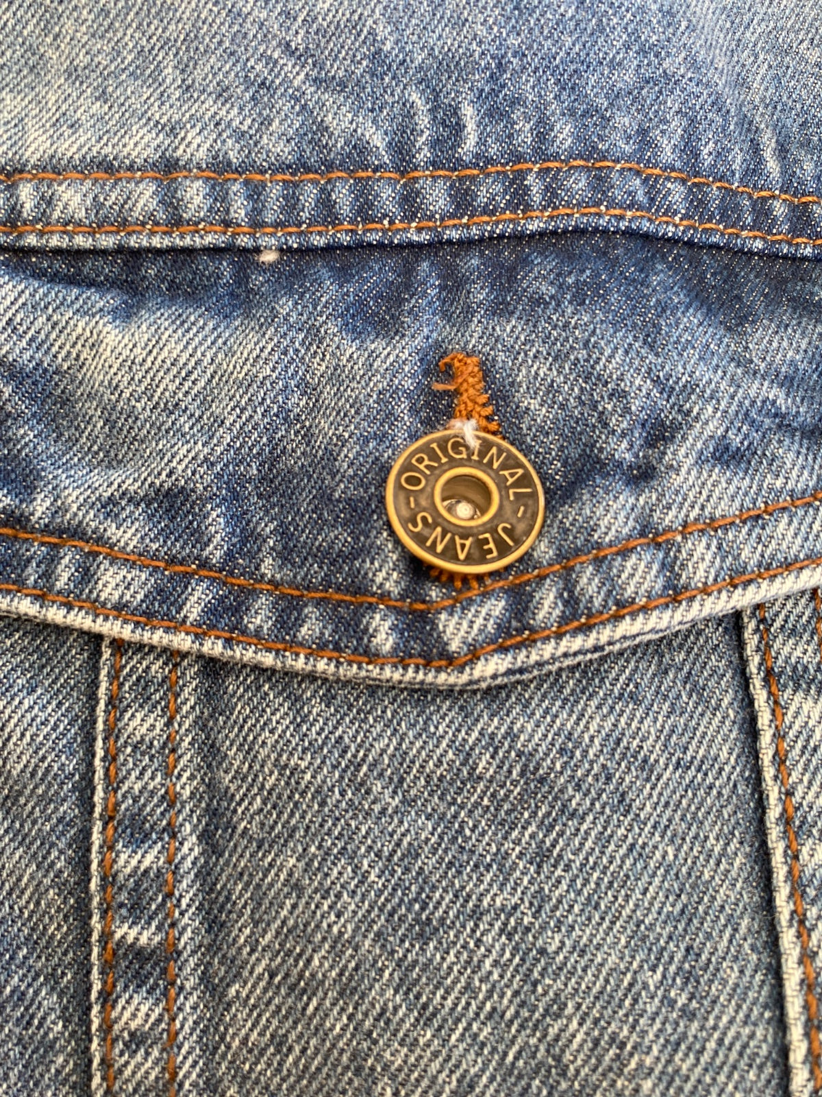 Blouson en jean customisé