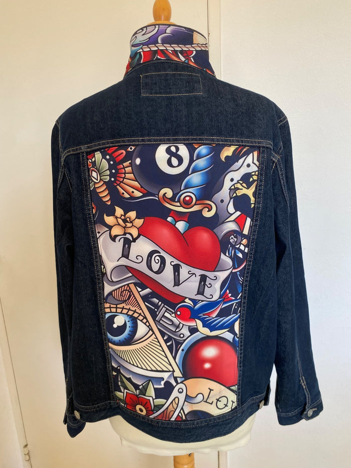 Blouson en jean customisé