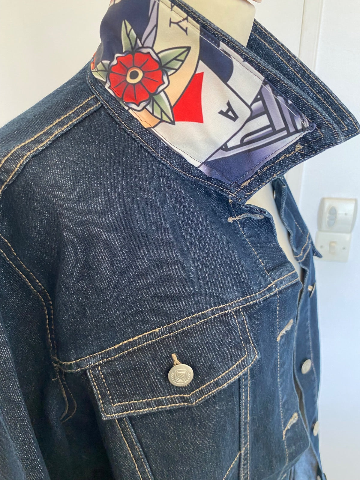 Blouson en jean customisé