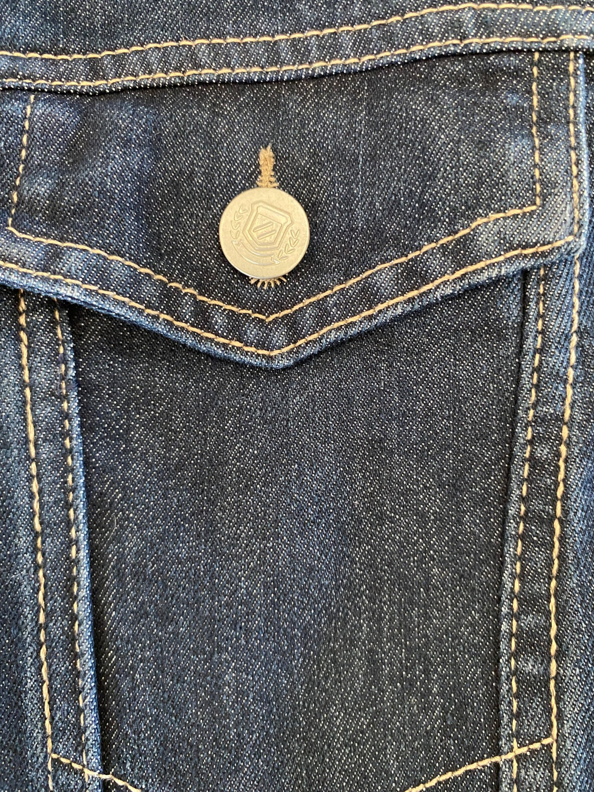 Blouson en jean customisé