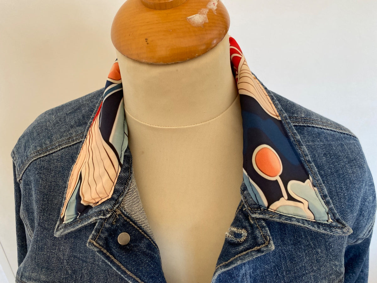 Blouson jean customisé foulard en soie