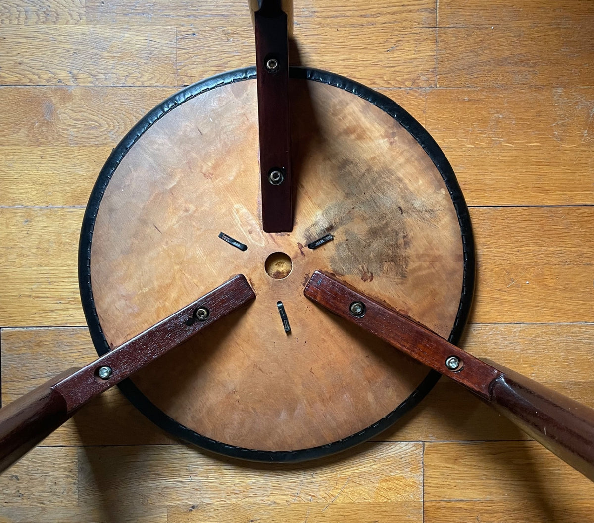 Tabouret design Östen Kristiansson pour Luxus Vittsjö Suède 1955