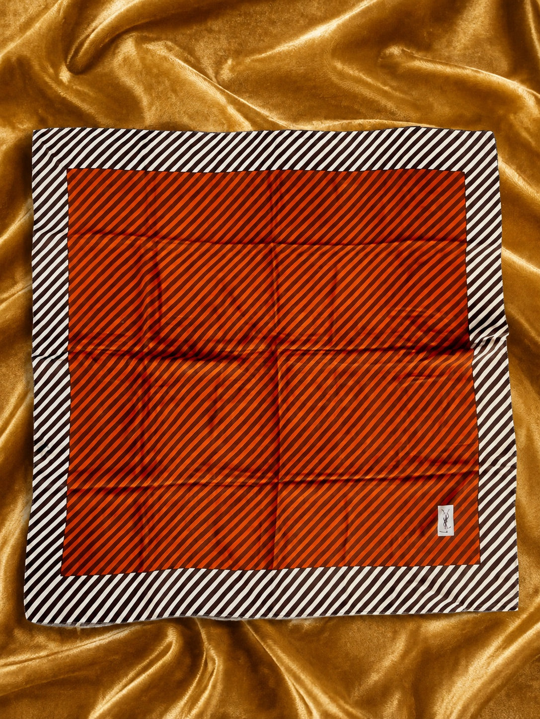 Carré de soie Cassandre Yves Saint-Laurent