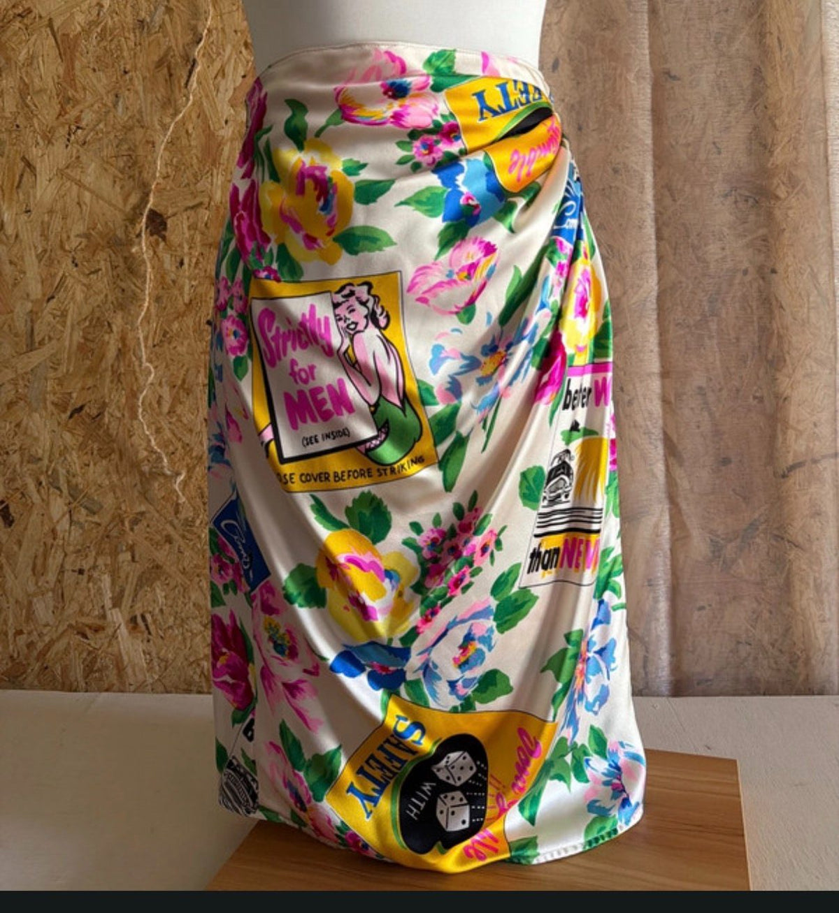 Jupe vintage Ungaro Parallèle Paris 100% soie imprimé florales années 80/90