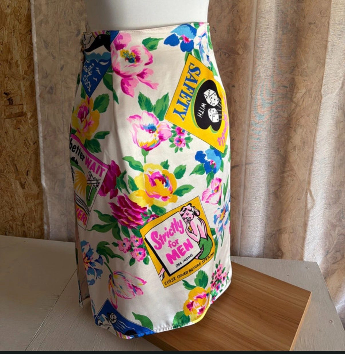 Jupe vintage Ungaro Parallèle Paris 100% soie imprimé florales années 80/90