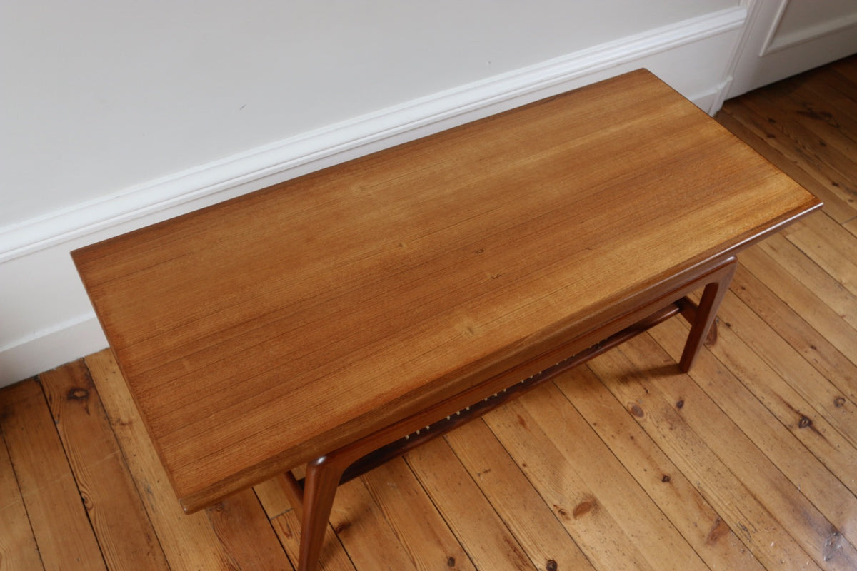 Table basse scandinave vintage teck Hovmand Olsen, 1960