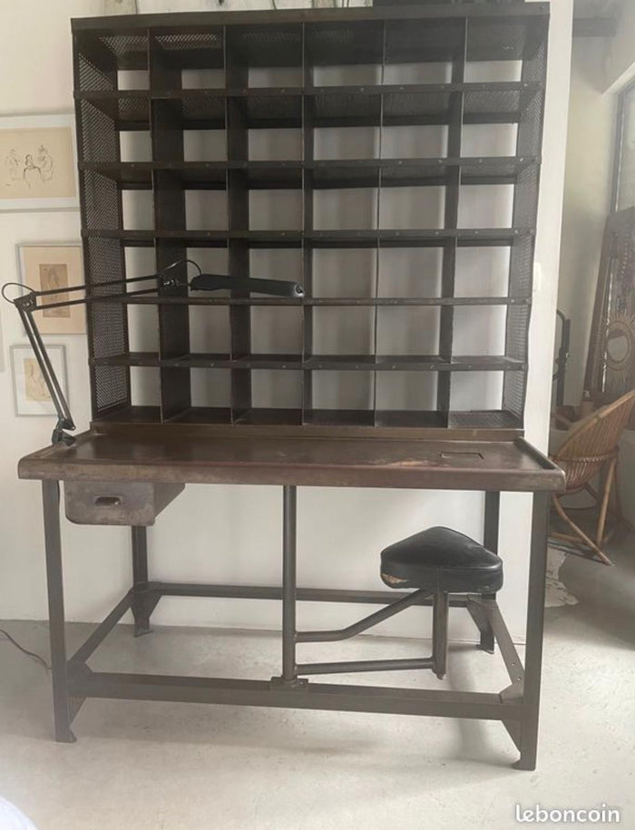 Meuble poste