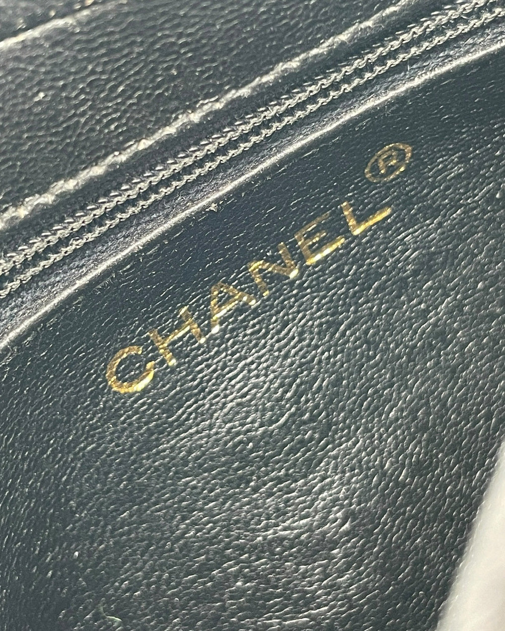 CHANEL CAMERA VINTAGE IN PELLE SCAMOSCIATA