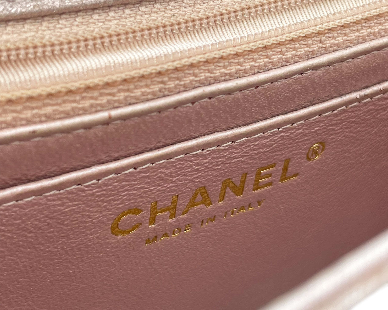 CHANEL IN METALLIC LILAC LEATHER